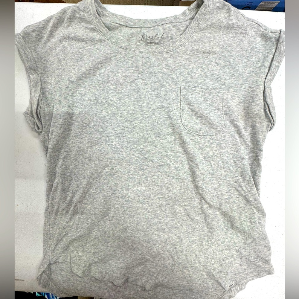 Women’s Super soft pocket tee - size medium
